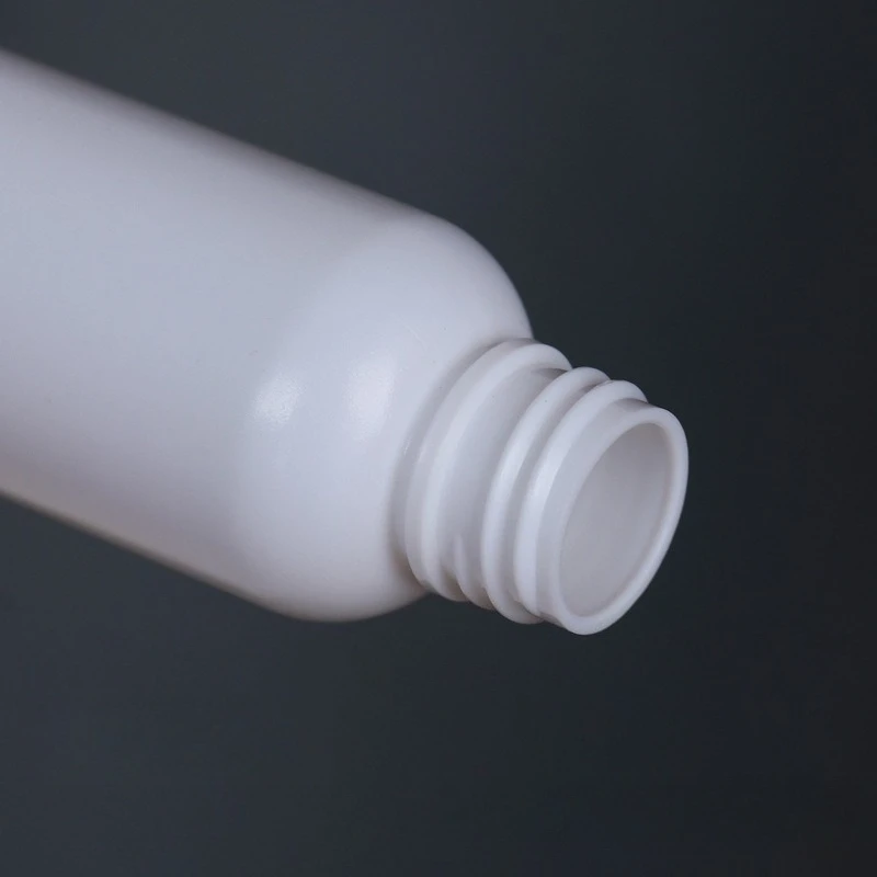 10-100ml HDPE White Refillable Spray Bottle Light-proof Travel Cosmetic Alcohol